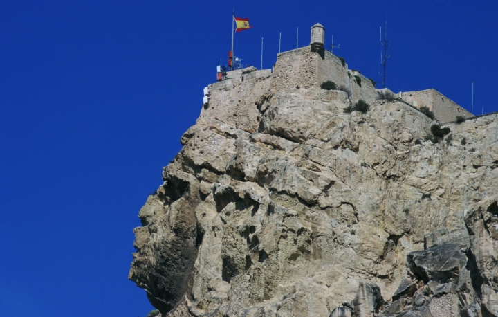 ​La cara del príncipe moro en la roca de Alicante